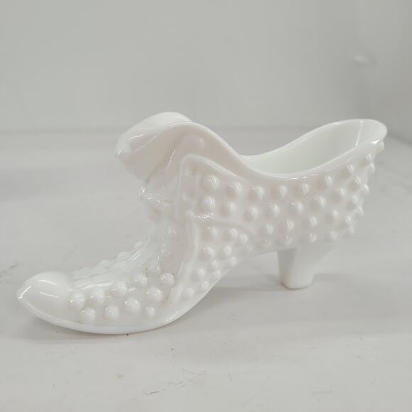 Fenton White Milk Glass Cat Hobnail Vintage Glass Boot Shoe Figurine - Picture 4 of 9